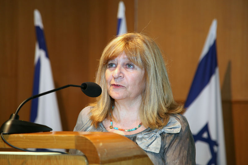 טובה לשם, מנחת האירוע