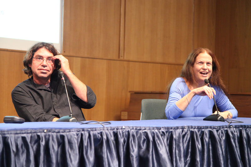 פרופ' חנה יבלונקה והבמאי יורם הוניג ברב שיח עם הקהל