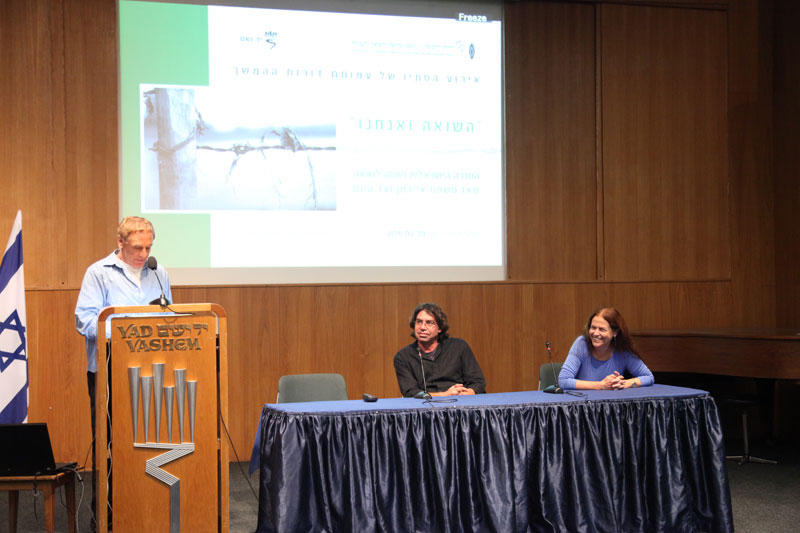 ד"ר יוסי שוב, חבר הועד המנהל של העמותה, מנחה את הרב שיח