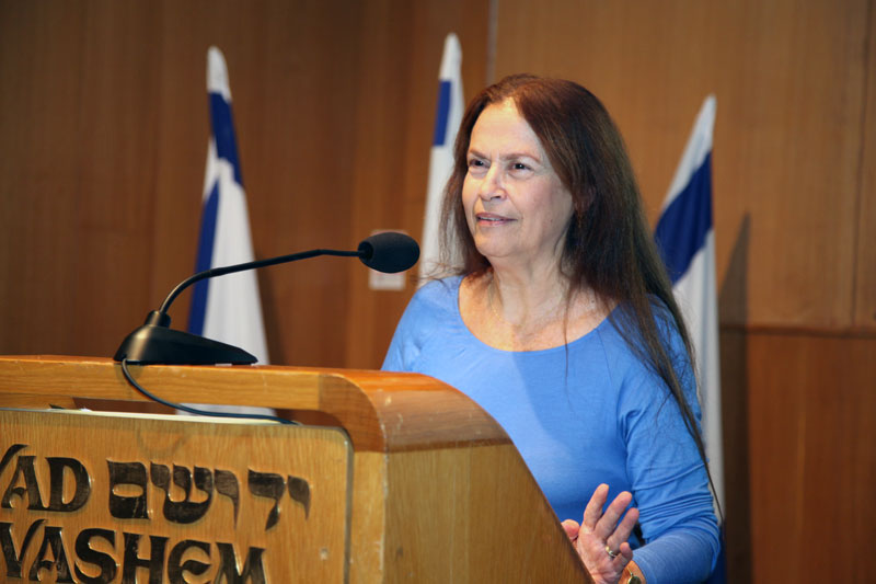 רב שיח בהנחיית ד"ר יוסי שוב ובהשתתפות פרופ' חנה יבלונקה ובמאי הסרט "עופות החול" יורם הוניג